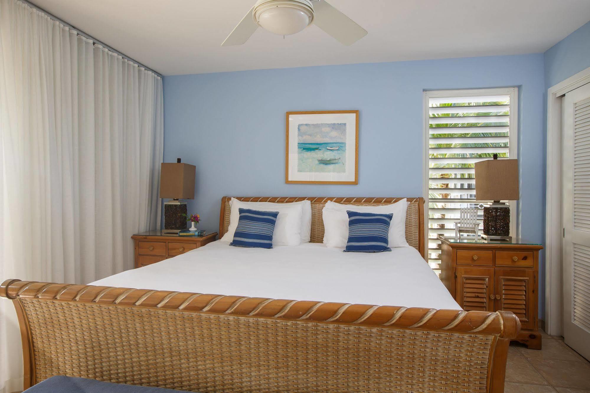 Ocean Club West Resort เกรซเบย์ ภายนอก รูปภาพ